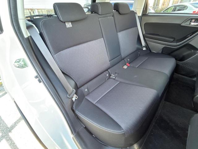 フォレスター ２．０ｉ－Ｌ　アイサイト　ＳＤナビ　バックカメラ　パワーシート　シートヒーター　スマートキー　禁煙車　ＨＩＤヘッドランプ　レーダークルーズ　純正１７インチアルミホイール　左右独立エアコン　Ｘ－ＭＯＤＥ　パドルシフト（10枚目）