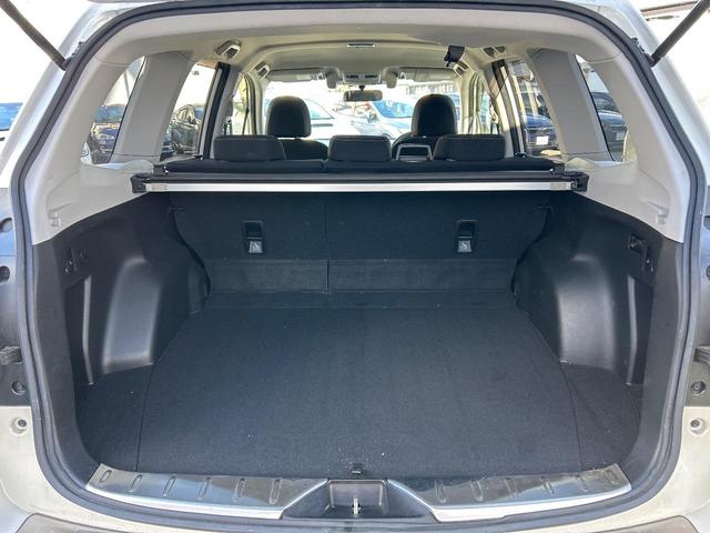 フォレスター ２．０ｉ－Ｌ　アイサイト　ＳＤナビ　バックカメラ　パワーシート　シートヒーター　スマートキー　禁煙車　ＨＩＤヘッドランプ　レーダークルーズ　純正１７インチアルミホイール　左右独立エアコン　Ｘ－ＭＯＤＥ　パドルシフト（11枚目）