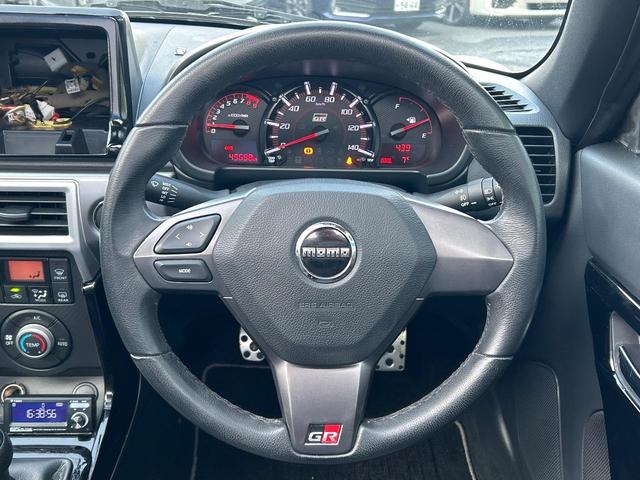 �y�����v�����X�e�A�����O�z�㎿�Ȋv���g�p���邱�ƂŁA��ɂ����������݂ƂĂ��^�]���₷���n���h���ł���