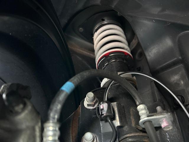 �y�g�j�r���ԍ����z�ԍ����Ⴍ�Ȃ�A�X�^�C���b�V���Ȍ����ڂƂȂ��Ă���܂��B�ԗ��̏d�S�������鎖�ŁA���s���̈��萫�����サ�܂���