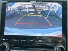 【バックカメラ】駐車時に後方がリアルタイム映像で確認できます。大型商業施設や立体駐車場での駐車時や、夜間のバック時に大活躍！運転スキルに関わらず、今や必須となった装備のひとつです！ 6