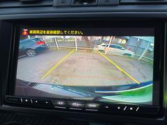 【バックカメラ】駐車時に後方がリアルタイム映像で確認できます。大型商業施設や立体駐車場での駐車時や、夜間のバック時に大活躍！運転スキルに関わらず、今や必須となった装備のひとつです！ 7