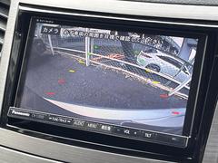 【バックカメラ】駐車時に後方がリアルタイム映像で確認できます。大型商業施設や立体駐車場での駐車時や、夜間のバック時に大活躍！運転スキルに関わらず、今や必須となった装備のひとつです！ 4