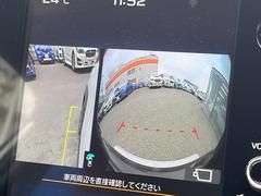 【フロント＆サイドカメラ】ドライバーから見にくい死角部分を映像で確認できる前方と左側面にカメラを装着。見通しがきかない場所や住宅密集地などを運転することが多い人におすすめの安心装備です。 6