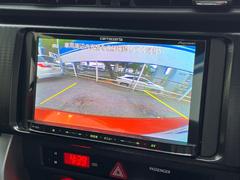 【バックカメラ】駐車時に後方がリアルタイム映像で確認できます。大型商業施設や立体駐車場での駐車時や、夜間のバック時に大活躍！運転スキルに関わらず、今や必須となった装備のひとつです！ 4