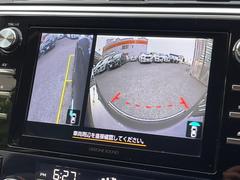 【フロント＆サイドカメラ】ドライバーから見にくい死角部分を映像で確認できる前方と左側面にカメラを装着。見通しがきかない場所や住宅密集地などを運転することが多い人におすすめの安心装備です。 5