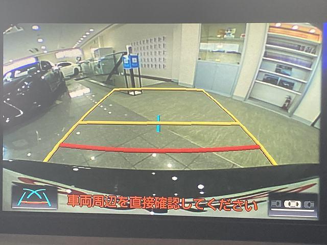 IS300h バージョンL 禁煙車 ワンオーナー サンルーフ プリクラッシュS レーダークルーズ クリアランスソナー BSM 黒本革 シートヒーター&エアコン 電動リアサンシェード 純正SDナビ バックカメラ 純正18インチAW(6枚目)