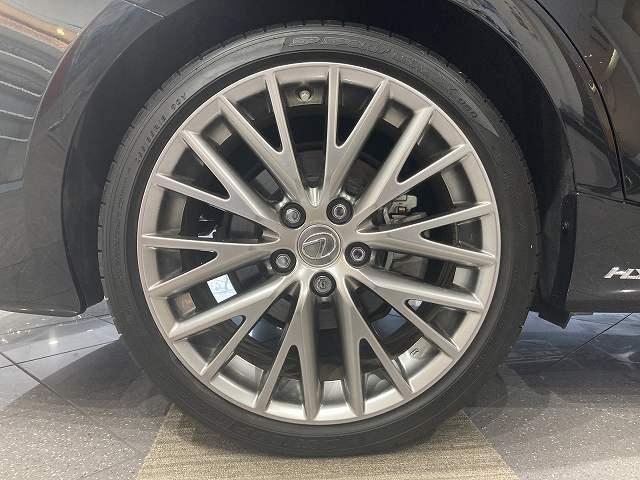 IS300h バージョンL 禁煙車 ワンオーナー サンルーフ プリクラッシュS レーダークルーズ クリアランスソナー BSM 黒本革 シートヒーター&エアコン 電動リアサンシェード 純正SDナビ バックカメラ 純正18インチAW(37枚目)