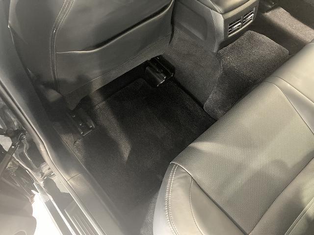 IS300h バージョンL 禁煙車 ワンオーナー サンルーフ プリクラッシュS レーダークルーズ クリアランスソナー BSM 黒本革 シートヒーター&エアコン 電動リアサンシェード 純正SDナビ バックカメラ 純正18インチAW(57枚目)