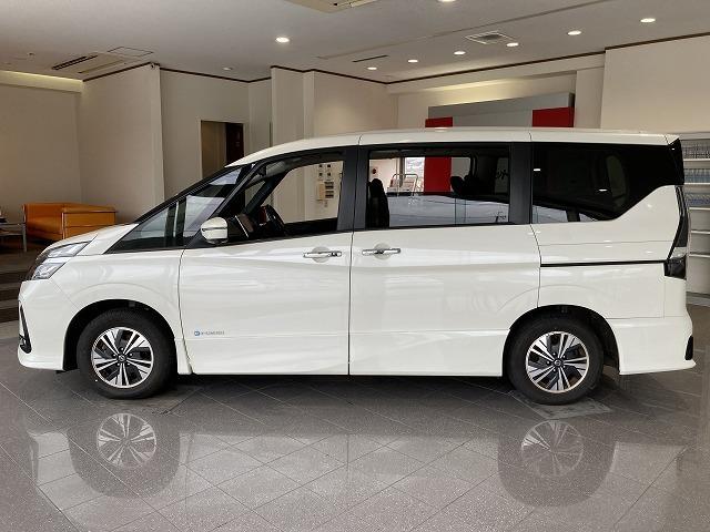 セレナ ｅ－パワー　ハイウェイスターＶ　禁煙車　純正１０インチナビ　セーフティパックＡ　プロパイロット　アラウンドビューモニター　クリアランスソナー　レーンキープ　デジタルインナーミラー　オートブレーキホールド　両側パワースライドドア（16枚目）