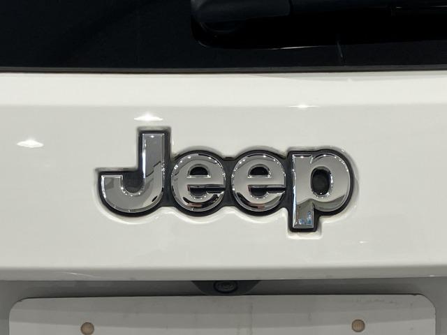 ジープ・グランドチェロキー リミテッド　４ＷＤ　禁煙車　メーカーナビ　黒革シート　レーダークルーズ　クリアランスソナー　レーンキープ　ルーフレール　パワーバックドア　ブラインドスポットモニター　メモリパワーシート　シートヒーター＆エアコン（33枚目）