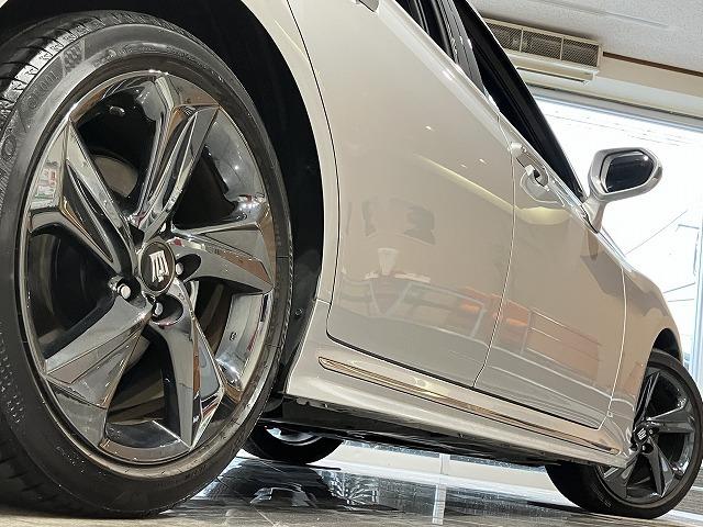 クラウン ＲＳ　リミテッド　ワンオーナー　禁煙車　プリクラッシュ　レーダークルーズ　クリアランスソナー　純正１８インチブラックスパッタリングＡＷ　メモリーパワーシート　シートヒーター　ブラインドスポットモニター　ＡＣ１００Ｖ電源（13枚目）