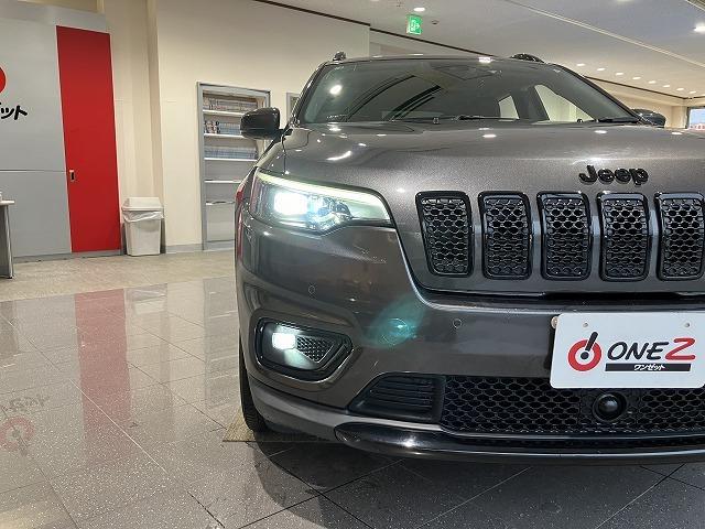 ジープ・チェロキー ナイトイーグル　禁煙　４ＷＤ　メーカーナビ　レーダークルーズ　　レーンキープ　クリアランスソナー　パワーバックドア　ＬＥＤ　　ルーフレール　シートヒーター　ブラインドスポット　バックモニタ　純正１８インチＡＷ　ＥＴＣ（40枚目）