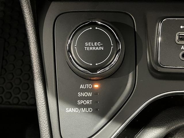 ジープ・チェロキー ナイトイーグル　禁煙　４ＷＤ　メーカーナビ　レーダークルーズ　　レーンキープ　クリアランスソナー　パワーバックドア　ＬＥＤ　　ルーフレール　シートヒーター　ブラインドスポット　バックモニタ　純正１８インチＡＷ　ＥＴＣ（69枚目）