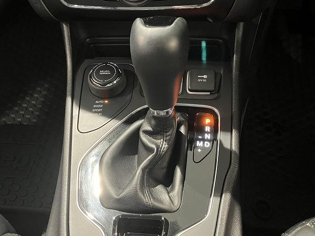 ジープ・チェロキー ナイトイーグル　禁煙　４ＷＤ　メーカーナビ　レーダークルーズ　　レーンキープ　クリアランスソナー　パワーバックドア　ＬＥＤ　　ルーフレール　シートヒーター　ブラインドスポット　バックモニタ　純正１８インチＡＷ　ＥＴＣ（70枚目）
