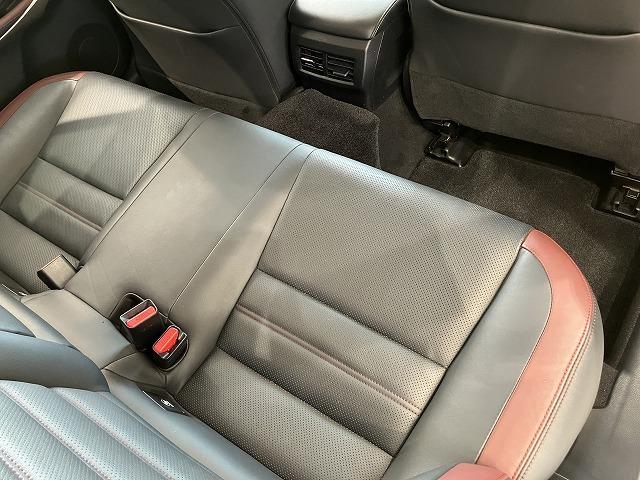 ＩＳ ＩＳ２００ｔ　バージョンＬ　禁煙車　クリアランスソナー　ブラインドスポットモニター　１８インチＡＷ　メーカーナビ　レクサスセーフティプラス　レーンキープ　プリクラッシュ　レーダークルーズ　黒赤本革エアシート　メモリパワーシート（30枚目）