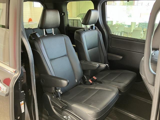 エスクァイア ハイブリッドＧｉ　禁煙車　ＡＣ１００Ｖ　アルパイン１１インチナビ　アルパインフリップダウントヨタセーフティセンス　クルーズコントロール　オートハイビーム　クリアランソナー　両側パワースライド　黒革シート　シートヒーター（9枚目）