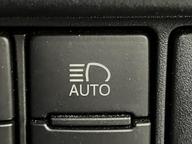 エスクァイア ハイブリッドＧｉ　禁煙車　ＡＣ１００Ｖ　アルパイン１１インチナビ　アルパインフリップダウントヨタセーフティセンス　クルーズコントロール　オートハイビーム　クリアランソナー　両側パワースライド　黒革シート　シートヒーター（56枚目）
