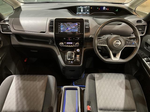 セレナ ｅ－パワー　ハイウェイスターＶ　禁煙車　セーフティパック　アラウンドビューモニター　プロパイロット　インテリジェントルームミラー　ブレーキホールド　レーンキープ　フリップダウンモニター　エマージェンシーブレーキ　クリアランスソナー（3枚目）