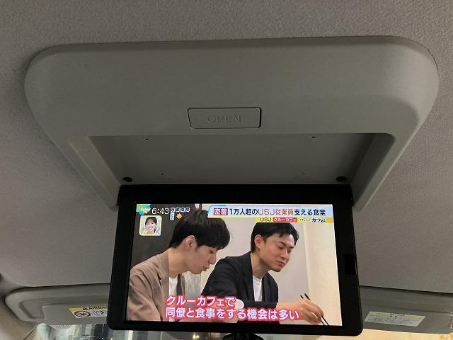 セレナ ｅ－パワー　ハイウェイスターＶ　禁煙車　セーフティパック　アラウンドビューモニター　プロパイロット　インテリジェントルームミラー　ブレーキホールド　レーンキープ　フリップダウンモニター　エマージェンシーブレーキ　クリアランスソナー（8枚目）
