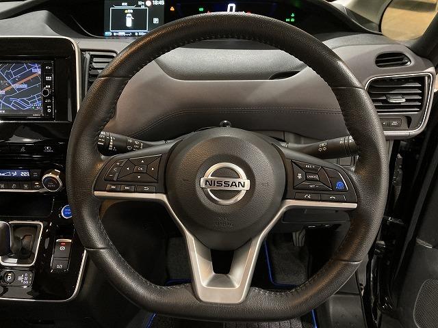 セレナ ｅ－パワー　ハイウェイスターＶ　禁煙車　セーフティパック　アラウンドビューモニター　プロパイロット　インテリジェントルームミラー　ブレーキホールド　レーンキープ　フリップダウンモニター　エマージェンシーブレーキ　クリアランスソナー（12枚目）
