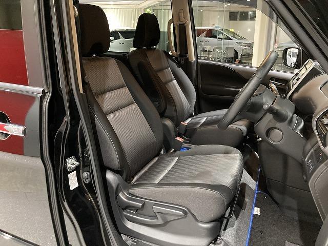 セレナ ｅ－パワー　ハイウェイスターＶ　禁煙車　セーフティパック　アラウンドビューモニター　プロパイロット　インテリジェントルームミラー　ブレーキホールド　レーンキープ　フリップダウンモニター　エマージェンシーブレーキ　クリアランスソナー（14枚目）