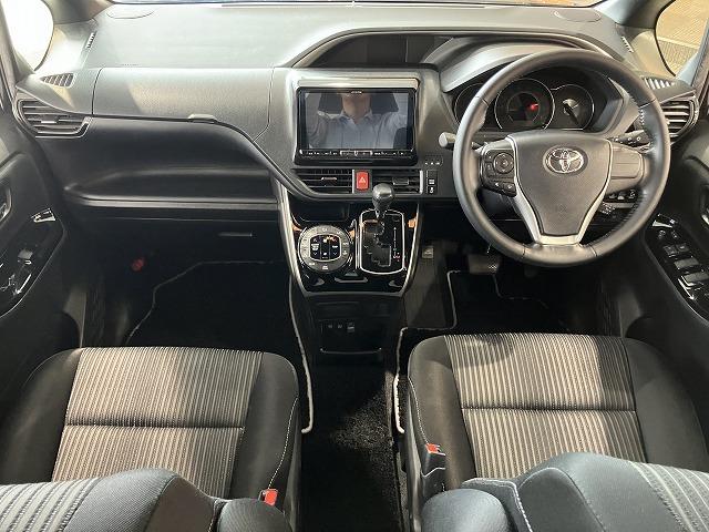 ヴォクシー ＺＳ　煌ＩＩ　禁煙車　アルパイン９インチナビ　アルパインフリップダウンモニター　トヨタセーフティセンス　プリクラッシュ　クルーズコントロール　クリラアンスソナー　両側パワースライドドア　純正１６インチＡＷ（3枚目）