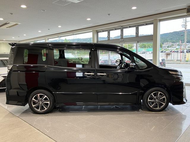ヴォクシー ＺＳ　煌ＩＩ　禁煙車　アルパイン９インチナビ　アルパインフリップダウンモニター　トヨタセーフティセンス　プリクラッシュ　クルーズコントロール　クリラアンスソナー　両側パワースライドドア　純正１６インチＡＷ（28枚目）