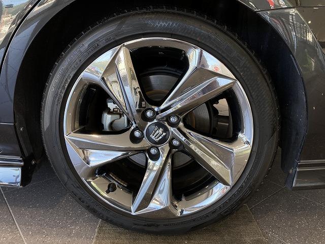 クラウンハイブリッド ＲＳアドバンス　禁煙車　トムス　ＴＲＤ　Ｍ’ｓ　サンルーフ　パノラミックビューモニター　トヨタセーフティセンス　プリクラッシュ　レーダークルーズ　クリアランスソナー　オートハイビーム　純正１８インチスパッタリングＡＷ（28枚目）