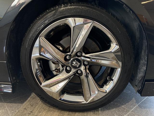 クラウンハイブリッド ＲＳアドバンス　禁煙車　トムス　ＴＲＤ　Ｍ’ｓ　サンルーフ　パノラミックビューモニター　トヨタセーフティセンス　プリクラッシュ　レーダークルーズ　クリアランスソナー　オートハイビーム　純正１８インチスパッタリングＡＷ（30枚目）