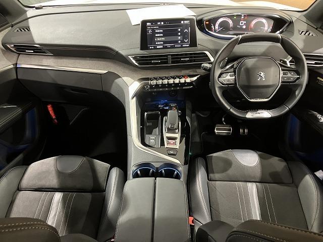 ５００８ ＧＴ　ブルーＨＤｉ　ワンオーナー　禁煙車　パノラミックビューモニター　アクティブブレーキ　メーカーディスプレイオーディオ　レーダークルーズ　クリランスソナー　オートハイビーム　純正１８インチＡＷ　クロハーフレザーシート（3枚目）