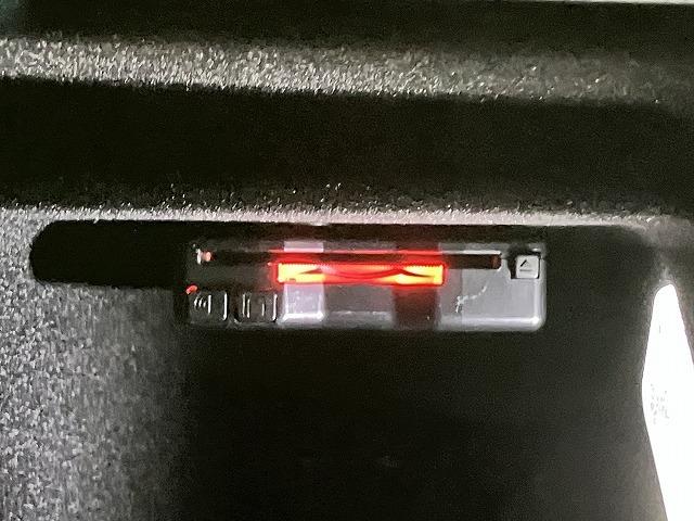 ５００８ ＧＴ　ブルーＨＤｉ　ワンオーナー　禁煙車　パノラミックビューモニター　アクティブブレーキ　メーカーディスプレイオーディオ　レーダークルーズ　クリランスソナー　オートハイビーム　純正１８インチＡＷ　クロハーフレザーシート（9枚目）