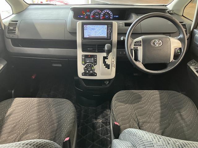 ヴォクシー Ｘ　Ｌエディション　禁煙車　純正ナビゲーション　両側パワースライドドア　バックモニター　クリランスソナー　スマートキープッシュスタート　ビルトインＥＴＣ（3枚目）