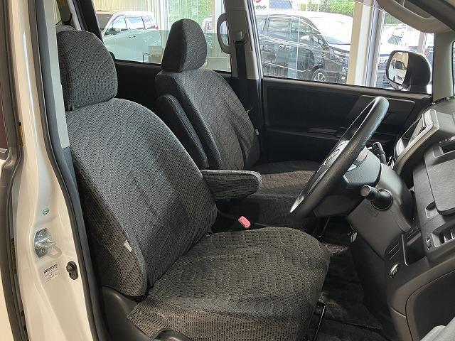 ヴォクシー Ｘ　Ｌエディション　禁煙車　純正ナビゲーション　両側パワースライドドア　バックモニター　クリランスソナー　スマートキープッシュスタート　ビルトインＥＴＣ（12枚目）