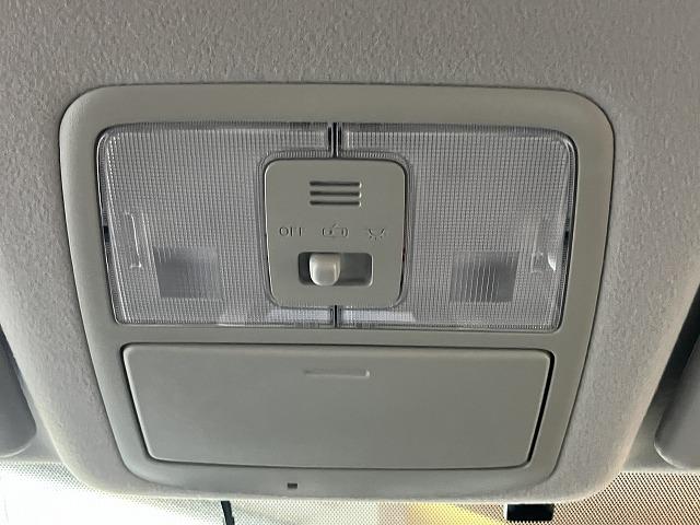 ヴォクシー Ｘ　Ｌエディション　禁煙車　純正ナビゲーション　両側パワースライドドア　バックモニター　クリランスソナー　スマートキープッシュスタート　ビルトインＥＴＣ（55枚目）