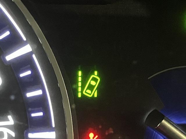 エスクァイア ハイブリッドＧｉ　プレミアムパッケージ　禁煙車　純正９インチナビゲーション　トヨタセーフティセンス　クルーズコントロール　クリアランスソナー　両側パワースライドドア　シートヒーター　チャハーフレザーシート　コンビハンドル　バックモニター（14枚目）