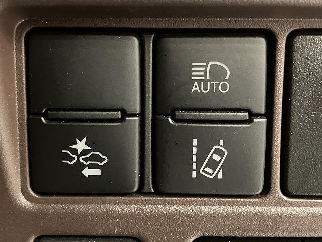 エスクァイア ハイブリッドＧｉ　プレミアムパッケージ　禁煙車　純正９インチナビゲーション　トヨタセーフティセンス　クルーズコントロール　クリアランスソナー　両側パワースライドドア　シートヒーター　チャハーフレザーシート　コンビハンドル　バックモニター（56枚目）