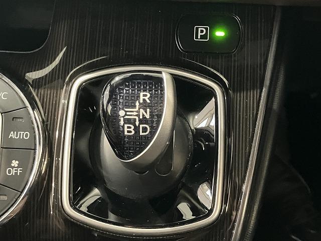 エスクァイア ハイブリッドＧｉ　プレミアムパッケージ　禁煙車　純正９インチナビゲーション　トヨタセーフティセンス　クルーズコントロール　クリアランスソナー　両側パワースライドドア　シートヒーター　チャハーフレザーシート　コンビハンドル　バックモニター（62枚目）