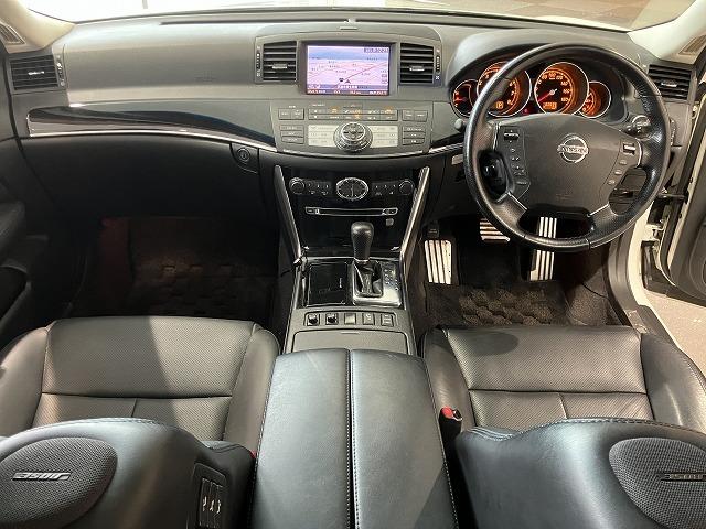 フーガ 450GTスポーツパッケージ 禁煙車 サンルーフ レーダークルーズ 黒本革エアシート オートライト メモリパワーシート オットマン メーカーナビゲーション 純正19インチAW スマートキープッシュスタート ビルトインETC(3枚目)