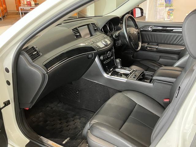 フーガ 450GTスポーツパッケージ 禁煙車 サンルーフ レーダークルーズ 黒本革エアシート オートライト メモリパワーシート オットマン メーカーナビゲーション 純正19インチAW スマートキープッシュスタート ビルトインETC(39枚目)