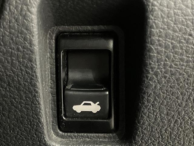 フーガ 450GTスポーツパッケージ 禁煙車 サンルーフ レーダークルーズ 黒本革エアシート オートライト メモリパワーシート オットマン メーカーナビゲーション 純正19インチAW スマートキープッシュスタート ビルトインETC(46枚目)