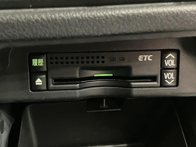 ヴォクシー ＺＳ　煌　禁煙車　８人乗り　純正ナビゲーション　純正フリップダウンモニター　両側パワースライドドア　オートライト　純正１６インチＡＷ　パドルシフト　バックモニター　スマートキープッシュスタート　ビルトインＥＴＣ（7枚目）