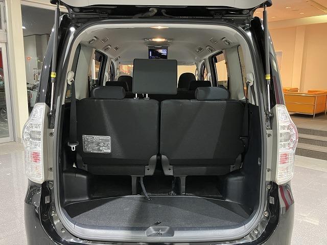 ヴォクシー ＺＳ　煌　禁煙車　８人乗り　純正ナビゲーション　純正フリップダウンモニター　両側パワースライドドア　オートライト　純正１６インチＡＷ　パドルシフト　バックモニター　スマートキープッシュスタート　ビルトインＥＴＣ（37枚目）