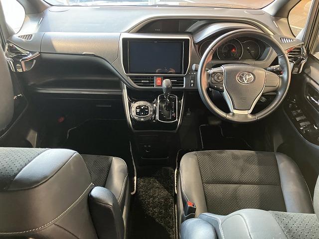 ヴォクシー ZS 煌III 禁煙車 純正10インチナビ 純正フリップダウン トヨタセーフティセンス プリクラッシュ クルーズコントロール クリアランスソナー クロハーフレザーシート 両側パワースライドドア 純正16インチAW(3枚目)