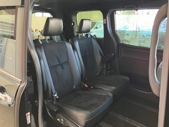 ヴォクシー ZS 煌III 禁煙車 純正10インチナビ 純正フリップダウン トヨタセーフティセンス プリクラッシュ クルーズコントロール クリアランスソナー クロハーフレザーシート 両側パワースライドドア 純正16インチAW(9枚目)