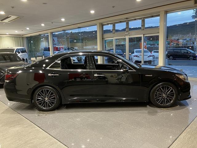 クラウンハイブリッド アスリートＳ　ブラックスタイル　禁煙車　テラロッサ本革エアシート　クリアランスソナー　トヨタセーフティセンス　クルーズコントロール　オートライト　ブラックスパッタリングＡＷ　メーカーナビゲーション　バックモニター　パワーシート（13枚目）