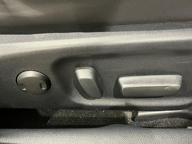 クラウンハイブリッド アスリートＳ　ブラックスタイル　禁煙車　テラロッサ本革エアシート　クリアランスソナー　トヨタセーフティセンス　クルーズコントロール　オートライト　ブラックスパッタリングＡＷ　メーカーナビゲーション　バックモニター　パワーシート（34枚目）