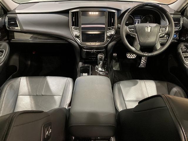 クラウン アスリートＧ　禁煙車　サンルーフ　アドバンストパッケージ　クリランスソナー　トヨタセーフティセンス　レーダークルーズ　スパッタリング１８インチＡＷ　黒本革エアシート　メモリパワーシート　ブラインドスポットモニター（3枚目）