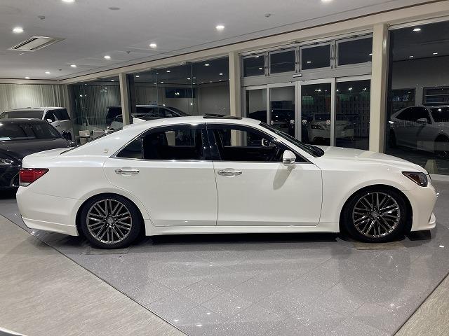 クラウン アスリートＧ　禁煙車　サンルーフ　アドバンストパッケージ　クリランスソナー　トヨタセーフティセンス　レーダークルーズ　スパッタリング１８インチＡＷ　黒本革エアシート　メモリパワーシート　ブラインドスポットモニター（15枚目）