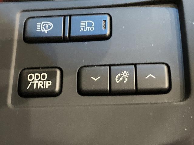 クラウン アスリートＧ　禁煙車　サンルーフ　アドバンストパッケージ　クリランスソナー　トヨタセーフティセンス　レーダークルーズ　スパッタリング１８インチＡＷ　黒本革エアシート　メモリパワーシート　ブラインドスポットモニター（56枚目）